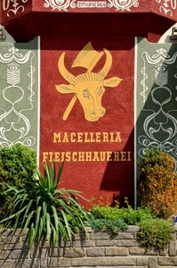 insegna, piante, verde, toro, rosso, giallo, corna, macelleria, muro, foglie, testa, ascia, disegni, mattoni, scure, scritta, animale, negozio
