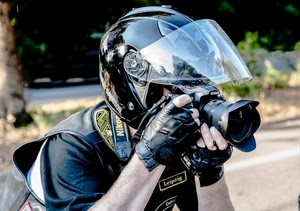 casco, guanti, fotografo, fotocamera, visiera, obiettivo, motociclista, mani, nero, reflex